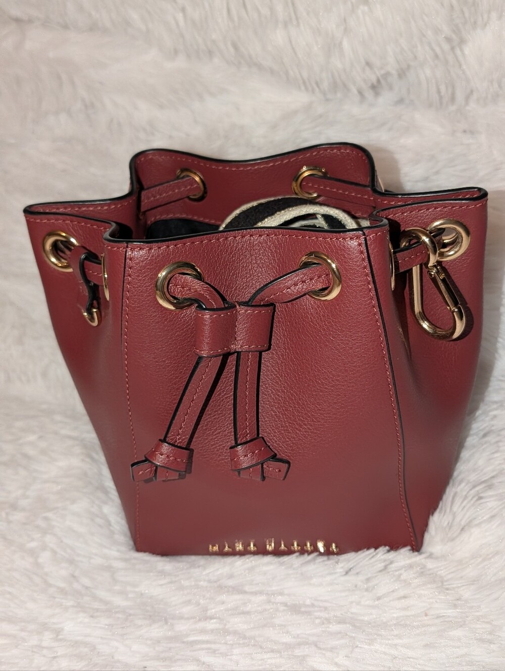 Marc Jacobs The Leather Bucket Bag with Detachable Strap Burgundy EUC - Picture 3 of 15